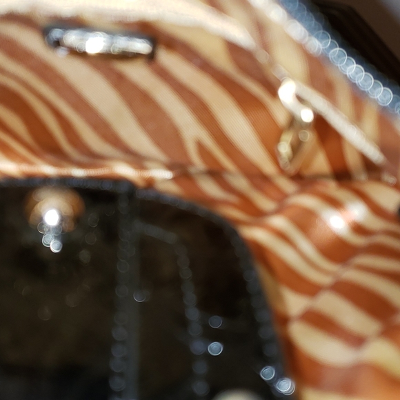 Guess - Picture 7 of 7